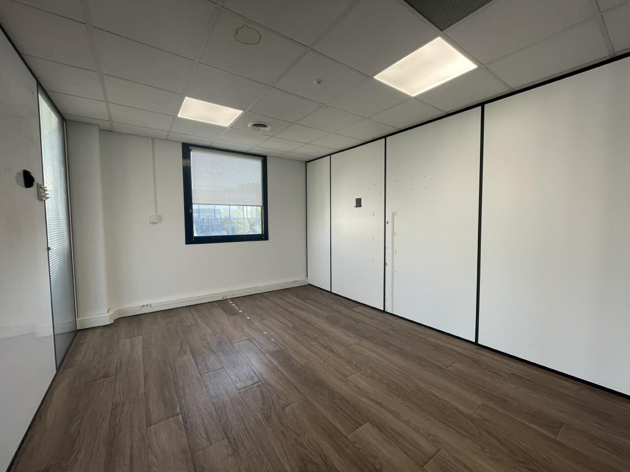 Bureau Aix-en-Provence 691m² Location bureau Aix-en-Provence Bouches-du-Rhône OLBUR2315721 2